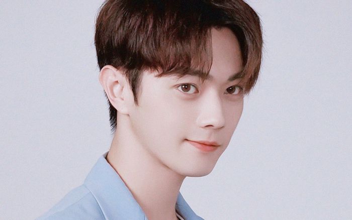 Hứa Khải thông báo tin hẹn hò ngay đầu năm mới, nhan sắc nhà gái đẹp tựa búp bê