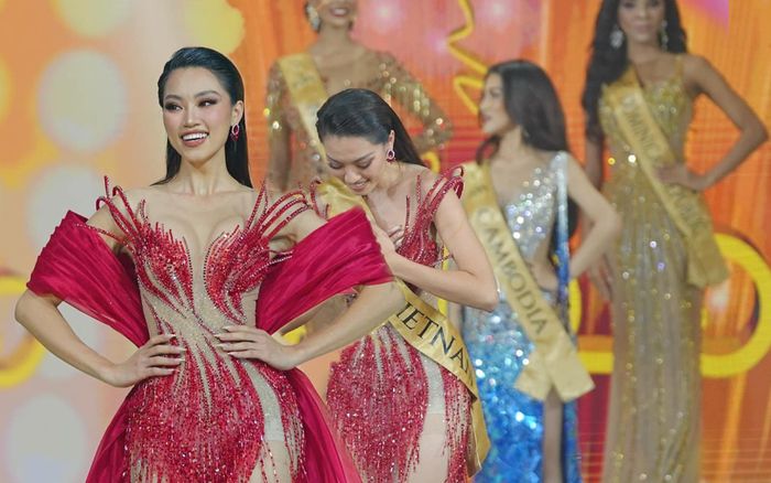 Á hậu Toàn cầu - Đoàn Thu Thủy thừa nhận yếu kém tiếng Anh, tự hứa sẽ trau dồi