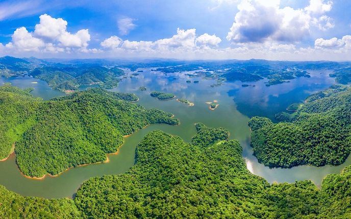 Hồ Cấm Sơn: Hạ Long trên cạn của Bắc Giang