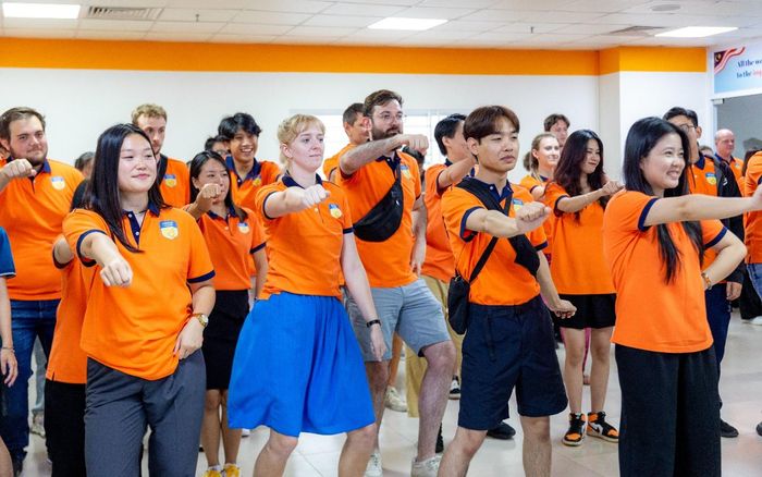 Sinh viên HUTECH gây 'choáng' khi liên tục đón bạn bè quốc tế đến giao lưu
