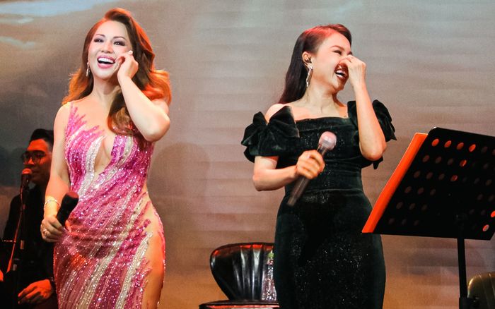 Chị em Minh Tuyết - Cẩm Ly hội ngộ trên sân khấu, dân mạng hỏi: 'Hai chị không giàu, vậy ai giàu?