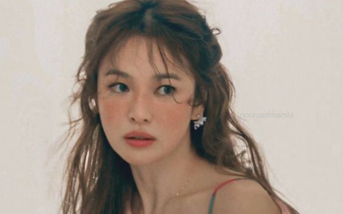 Xuất hiện bên bạn trai, Song Hye Kyo lại bất ngờ bị chỉ trích vì một điều
