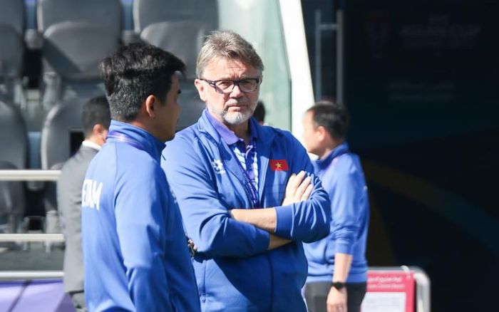 HLV Troussier dự hai kỳ Asian Cup liên tiếp chỉ có 1 điểm và bị loại sớm