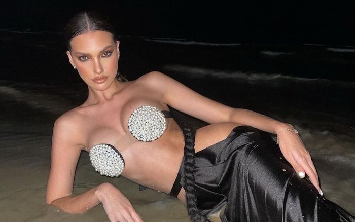 Dân mạng 'nóng mắt' với màn khoe da thịt của 'gà cưng Nawat'