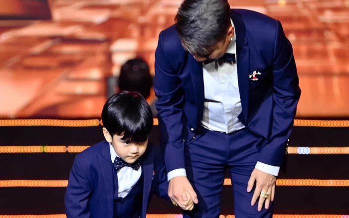 Mới 4 tuổi, quý tử nhà Đàm Vĩnh Hưng lập 'cú đúp' khiến phụ huynh phải bất ngờ