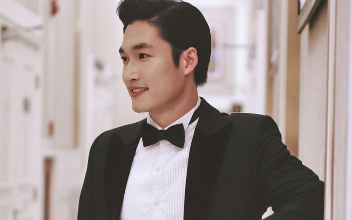 Rời xa Huyền Lizzie, Đình Tú ký hợp đồng tình yêu với bạn gái kém 3 tuổi