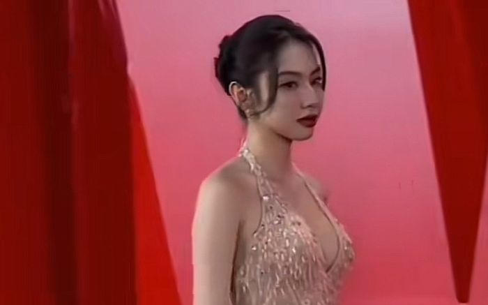 Hoa hậu Thùy Tiên bị 'cắt sóng' khi xuất hiện trên thảm đỏ, netizen tranh cãi dữ dội