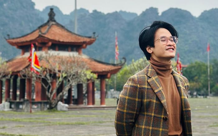 Hà Anh Tuấn trở về 'chốn cũ' sau 1 năm, người hâm mộ bồi hồi