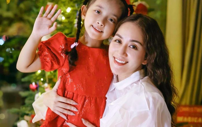 Con gái Khánh Thi thể hiện sự lanh lợi, ngày càng ra dáng 'con nhà nòi' trên sân khấu