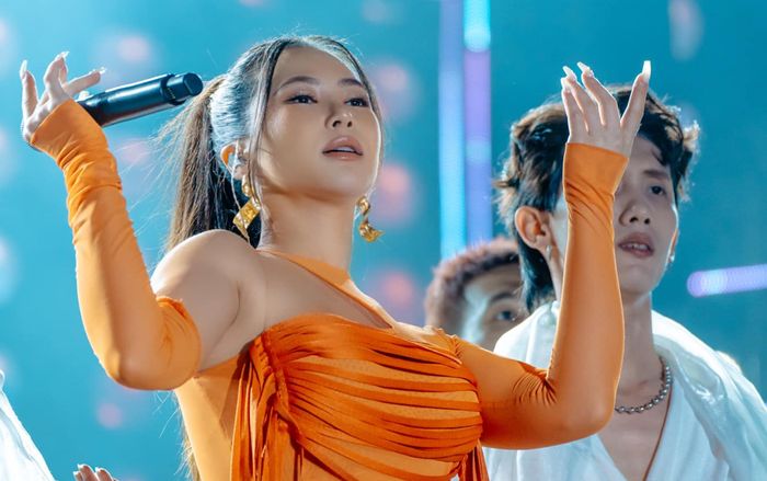 Hương Tràm hát live hit chục triệu view sau khi về Việt Nam, dân mạng: 'Không nghe tiếng chị luôn'