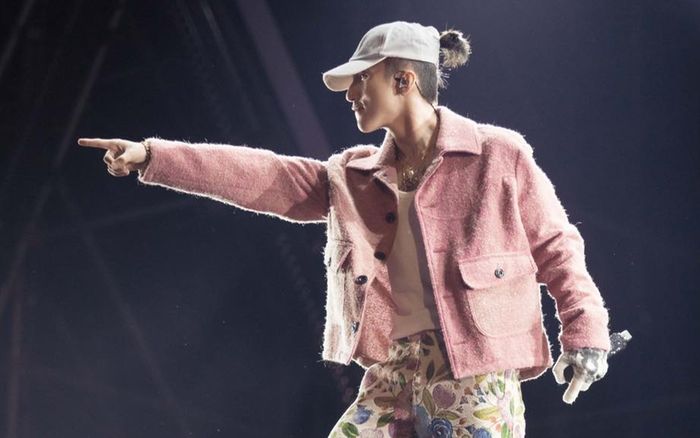 Đêm nhạc không có Sơn Tùng, hàng ngàn khán giả đồng loạt phản ứng mạnh khi bản hit nam ca sĩ vang lên