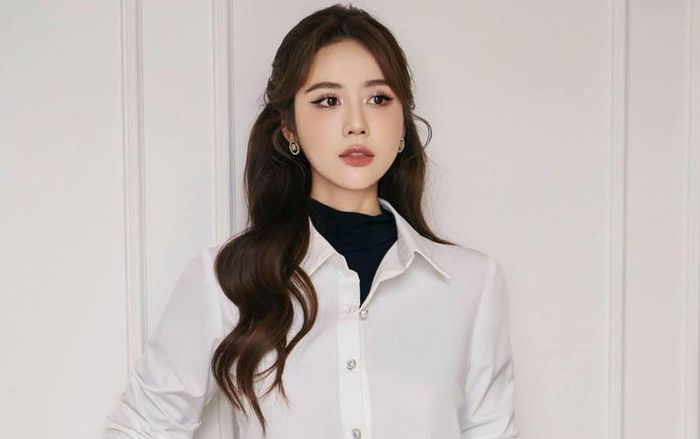 Huyền Lizzie bất ngờ được một nam thần trao cho ánh mắt si mê, đến Đình Tú cũng phải dè chừng