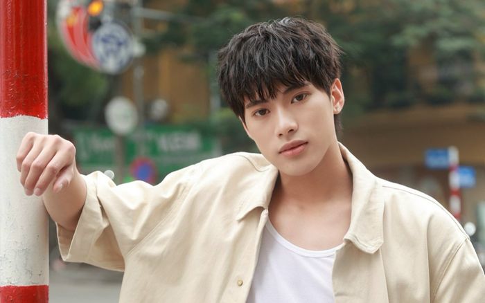 Hotboy người Tày Nông Thanh Tùng khiến hội chị em 'xỉu up xỉu down' vì gương mặt chuẩn soái ca