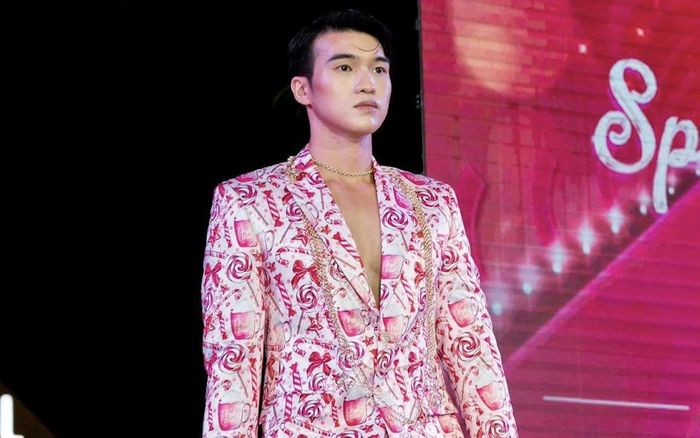 Hientje Nguyen giới thiệu 25 mẫu túi xách tại show diễn của Đức Vincie