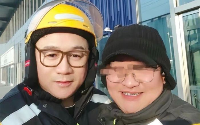 Ngôi sao hạng A của làng giải trí bị bắt gặp đi giao hàng sau bê bối đời tư, danh tính chẳng xa lạ!