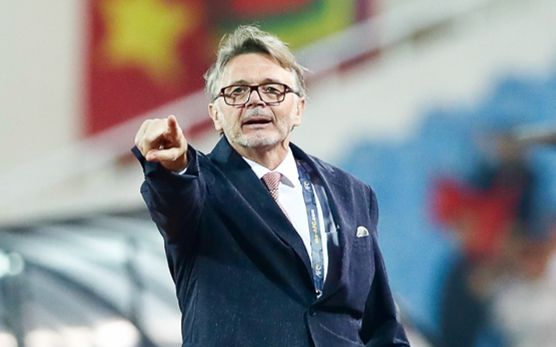 HLV Troussier thích nói điều mộng mơ nhưng không thực tế?