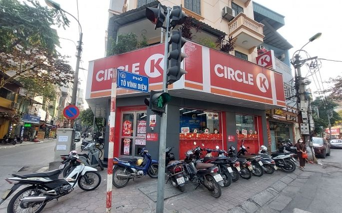 Vào mua hàng tại Circle K ở Hà Nội, cô gái bị mất xe máy