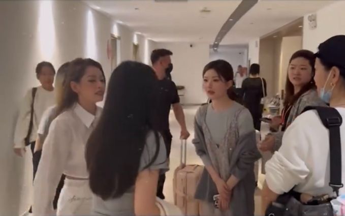 Chi Pu gặp gỡ nữ diễn viên trẻ hot nhất Cbiz, màn ứng xử tinh tế khiến dân tình thích thú