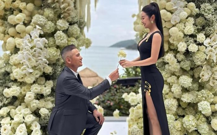 Vợ chồng Jennifer Phạm tái hiện khoảnh khắc cầu hôn ngọt như mía lùi