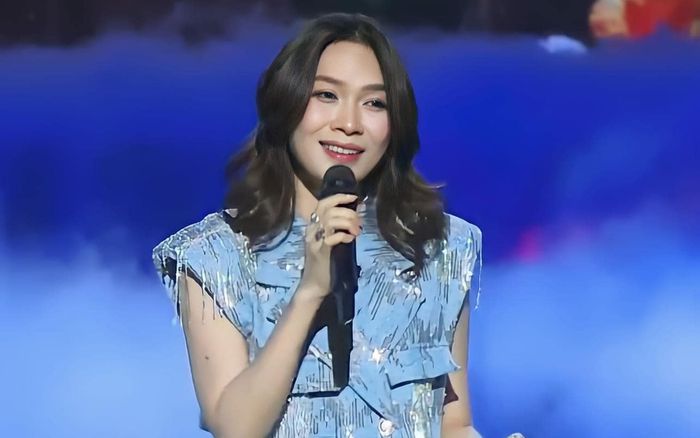 Mỹ Tâm hát chay bài mới tặng khán giả, biểu cảm trên sân khấu khiến dân mạng xôn xao