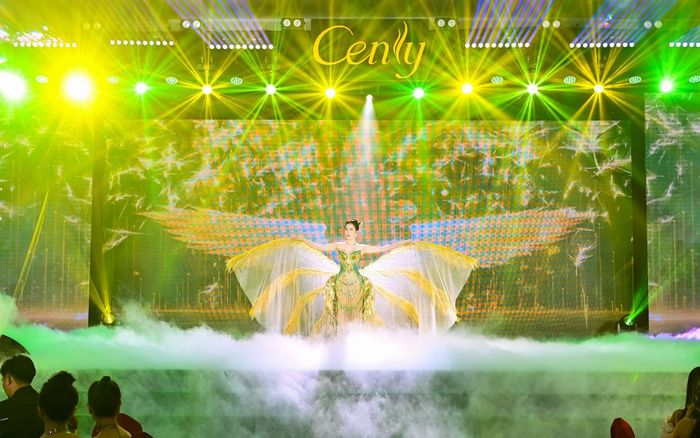 Cenly và hành trình bước qua năm thứ 9 hoàng kim thịnh vượng