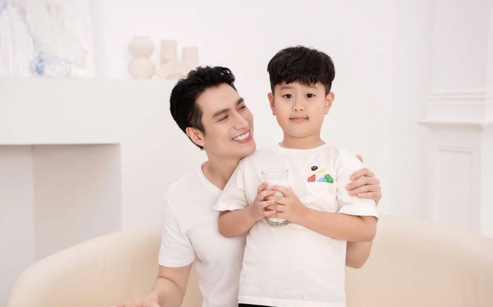 Việt Anh chi khoản tiền lớn để chu cấp mỗi tháng, không ngại gặp lại vợ cũ để làm điều này cho con trai