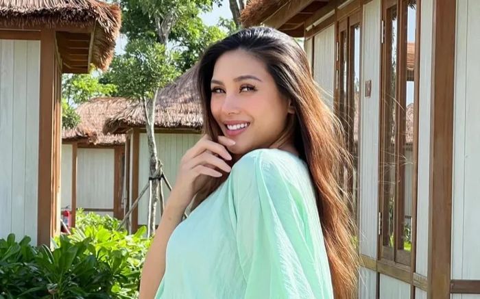 Võ Hoàng Yến khoe cận mặt con gái đầu lòng