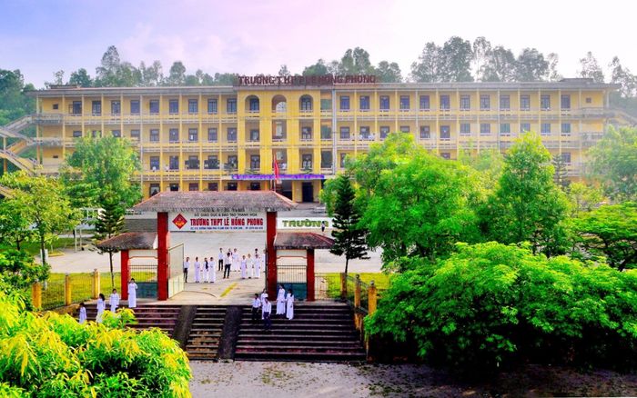 Vụ đang đỗ Thủ khoa thành trượt lớp 10: Nam sinh bỏ ăn, có dấu hiệu trầm cảm