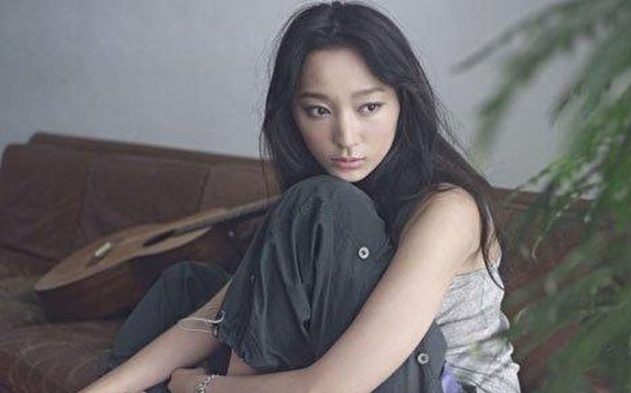 Người mẫu vướng bi kịch liên tiếp, chồng 'cắm sừng' khi mang thai, mẹ ruột kiện đòi 270 tỷ đồng