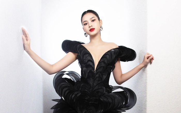 Hoa hậu Đỗ Thị Hà khoe nhan sắc ngày càng gợi cảm
