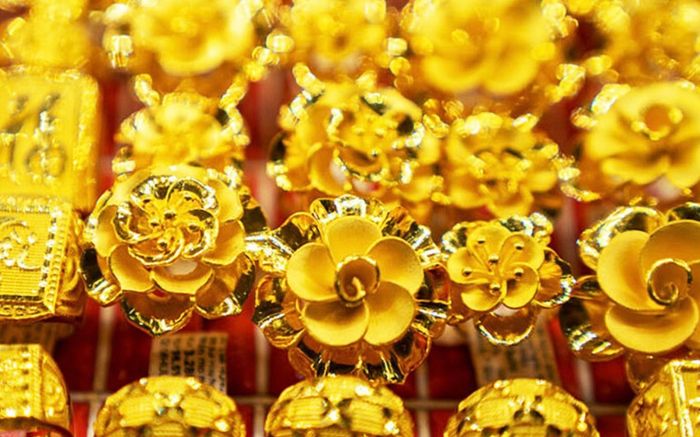 Hôm nay (12/10): Giá vàng nhảy vọt, tăng dữ dội