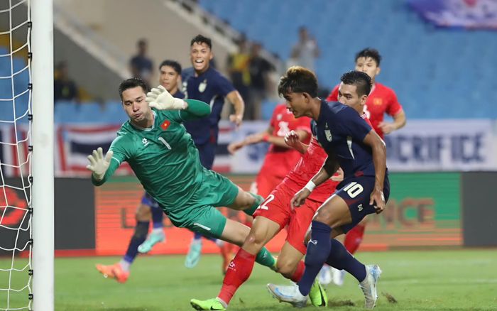 Vận đen toàn thua của thủ môn đẳng cấp Nguyễn Filip