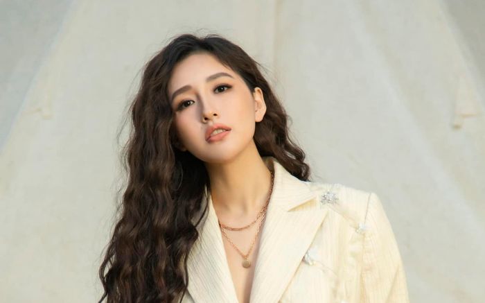 Mai Phương Thuý lộ diện sau chuỗi ngày bất ổn