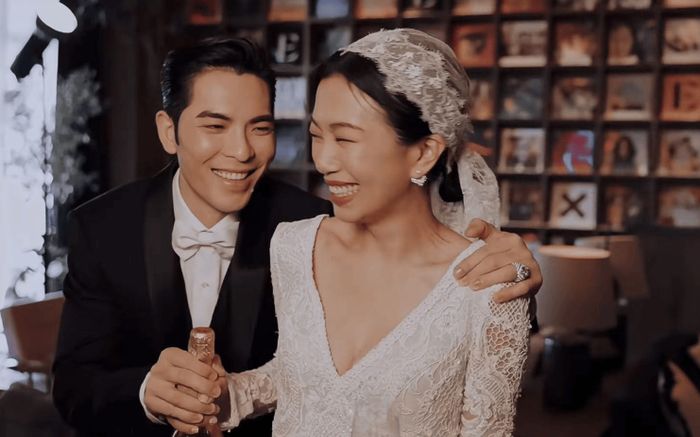 Nam ca sĩ nổi tiếng có thu nhập 400 tỷ vừa cưới nữ quản lý lớn hơn 14 tuổi