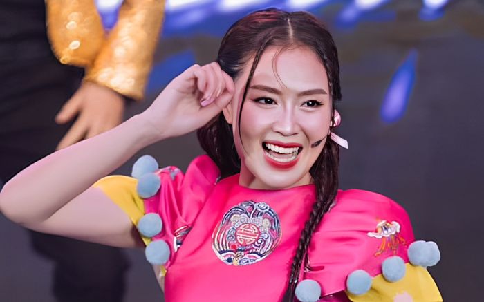 Hồng Diễm tái xuất ở tuổi U50, khoe vẻ đẹp không đổi sau 16 năm lên xe hoa với chồng doanh nhân