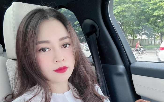 Hotmom Hằng Túi và vợ nhiếp ảnh gia nổi tiếng Hà Nội bất ngờ 'khó chịu vô cùng' với nhau