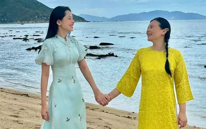 Nữ ca sĩ là chị gái thân thiết với Chi Pu ly hôn chồng sau 20 năm chung sống