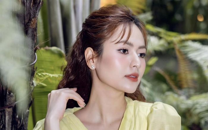 Vẻ đẹp mong manh của 'gái làng chơi' là bóng hồng bên cạnh Doãn Quốc Đam