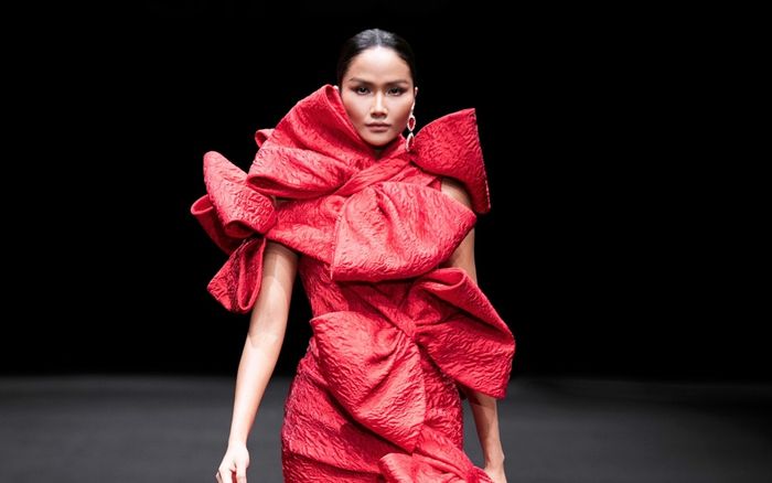 H'Hen Niê lên tiếng đính chính mối quan hệ với Thanh Hằng sau nghi vấn 'rạn nứt'