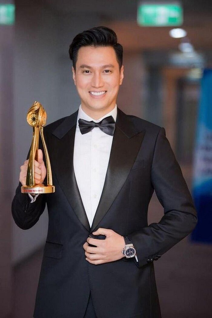 Việt Anh được phong tặng danh hiệu NSƯT sau bao nhiêu năm làm nghề?