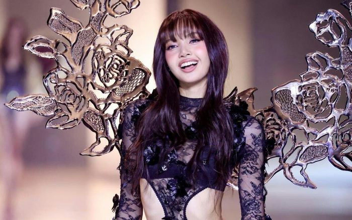 Ba diện mạo nóng bỏng của Lisa làm lu mờ dàn người mẫu Victoria's Secret 2024