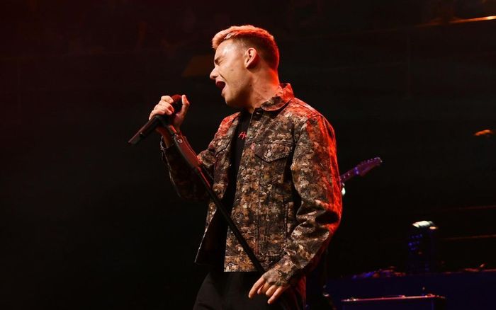 Nam ca sĩ qua đời ở tuổi 31 do té lầu, cả showbiz bàng hoàng