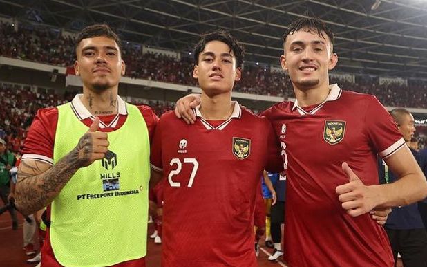 Ngả mũ trước cách nhập tịch của tuyển Indonesia