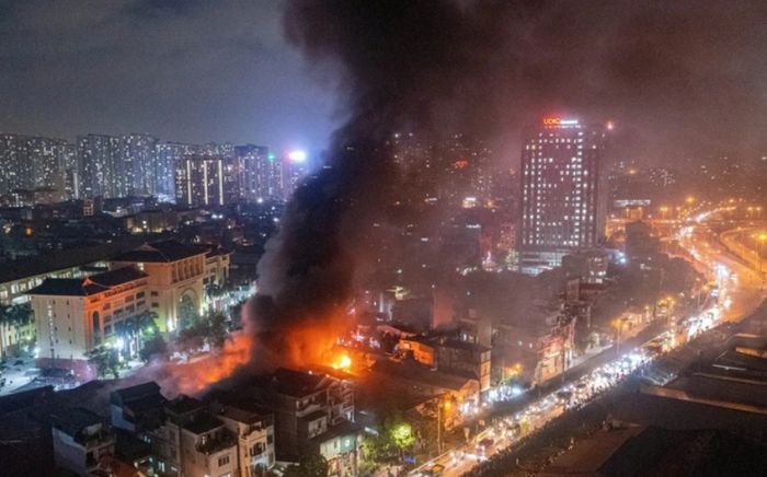 Công an Hà Nội thông tin vụ cháy kho hàng xuyên đêm ở Vĩnh Tuy