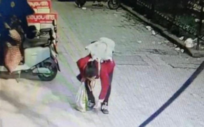 Bị mắng té tát khi trả vòng cổ 600 triệu, người phụ nữ đâm đơn kiện nhưng kết quả bất ngờ