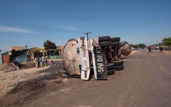 Vụ nổ xe bồn chở xăng khiến hàng trăm người thiệt mạng: Con số tăng khủng khiếp
