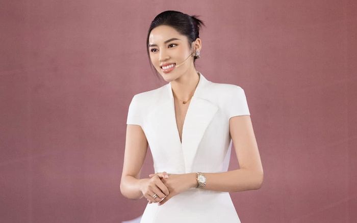 Hoa hậu Kỳ Duyên gặp vấn đề về sức khoẻ trước ngày thi quốc tế