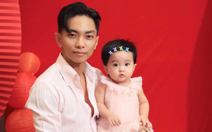 Phan Hiển 'điếng người' khi tập nhảy cho con gái út chưa biết đi