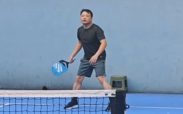Phản ứng của Shark Bình sau khi nhận gạch đá vì chơi pickleball
