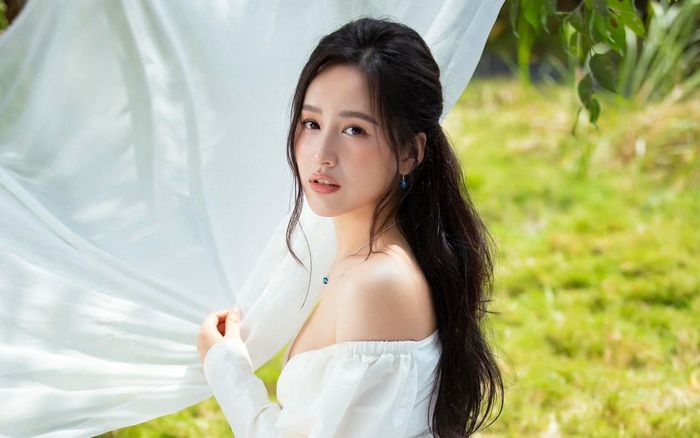 Mai Phương Thúy quyết định 'xuống tóc' sau ồn ào chia tay